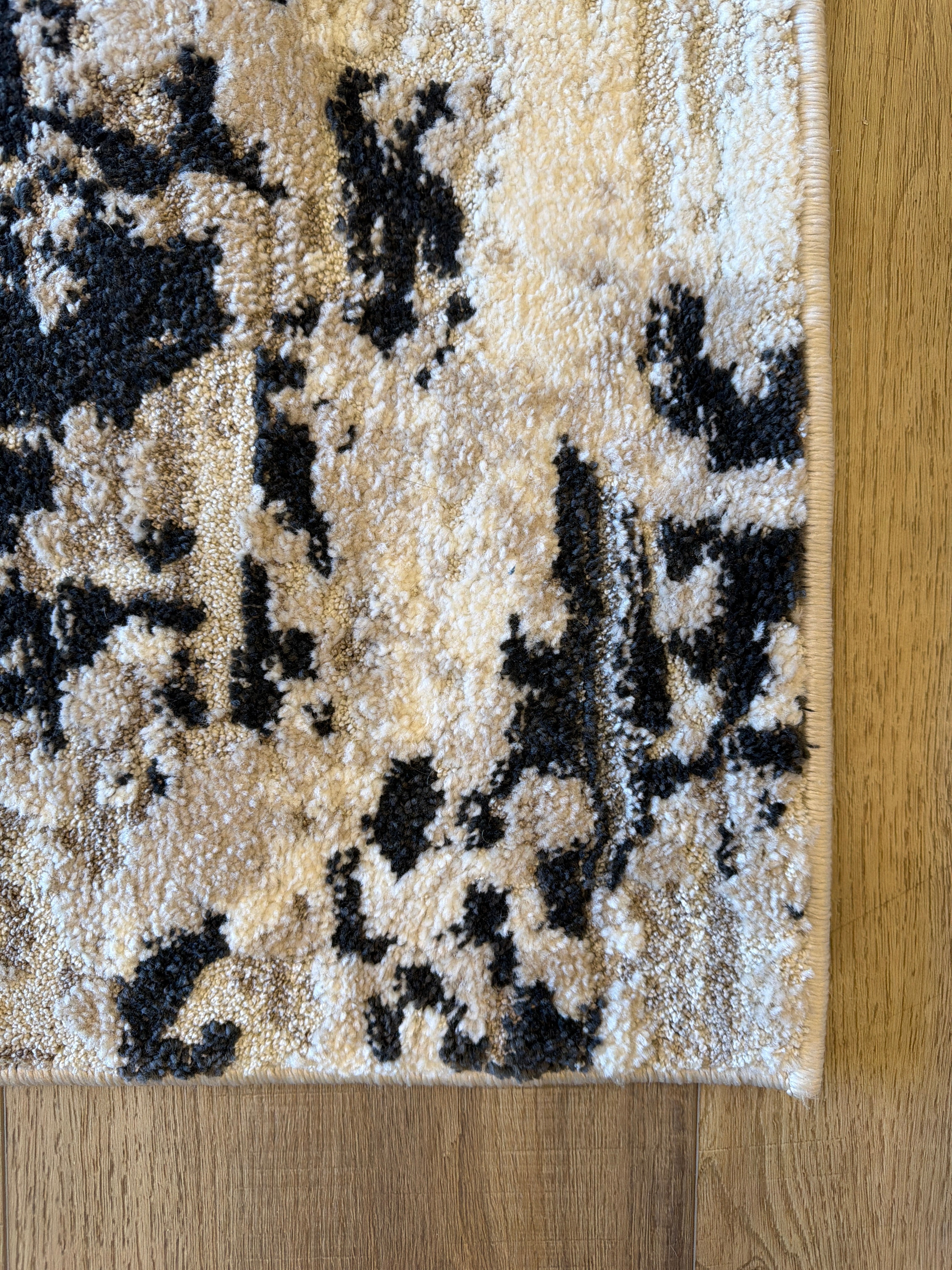 Solaris Area Rug, 7’ 10” x 10’